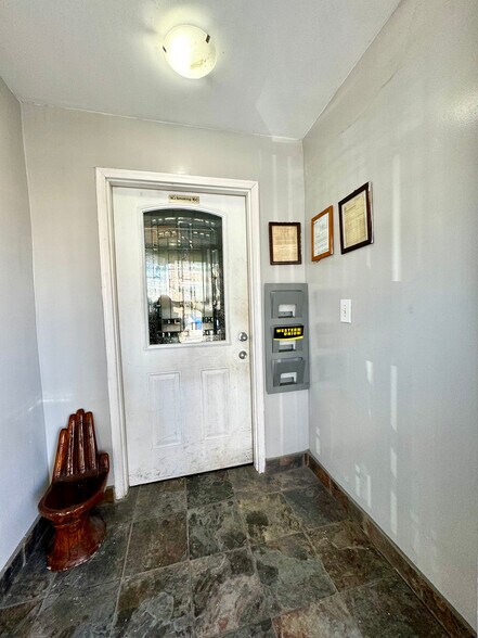 6634 74th St, Flushing, NY à vendre - Photo de l’immeuble – Image 2 sur 15