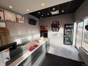 10233 Elbow Dr SW, Calgary, AB à louer Photo intérieure– Image 2 sur 8