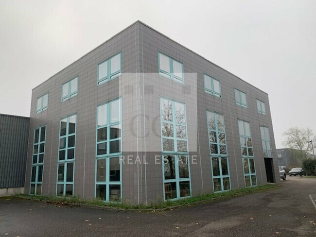 Plus de détails pour 25 Rue Du 35eme Regiment D'Aviation, Bron - Bureau à vendre