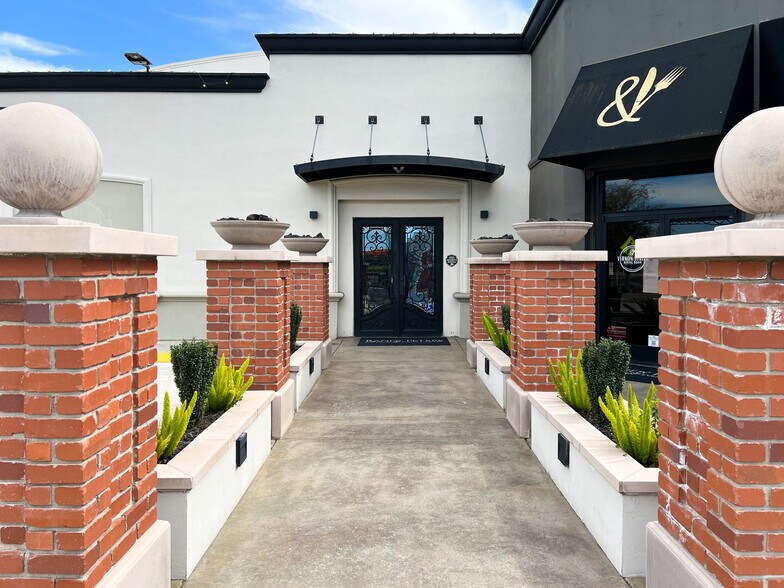 105 Vernon St, Roseville, CA à vendre - Photo de l’immeuble – Image 3 sur 16