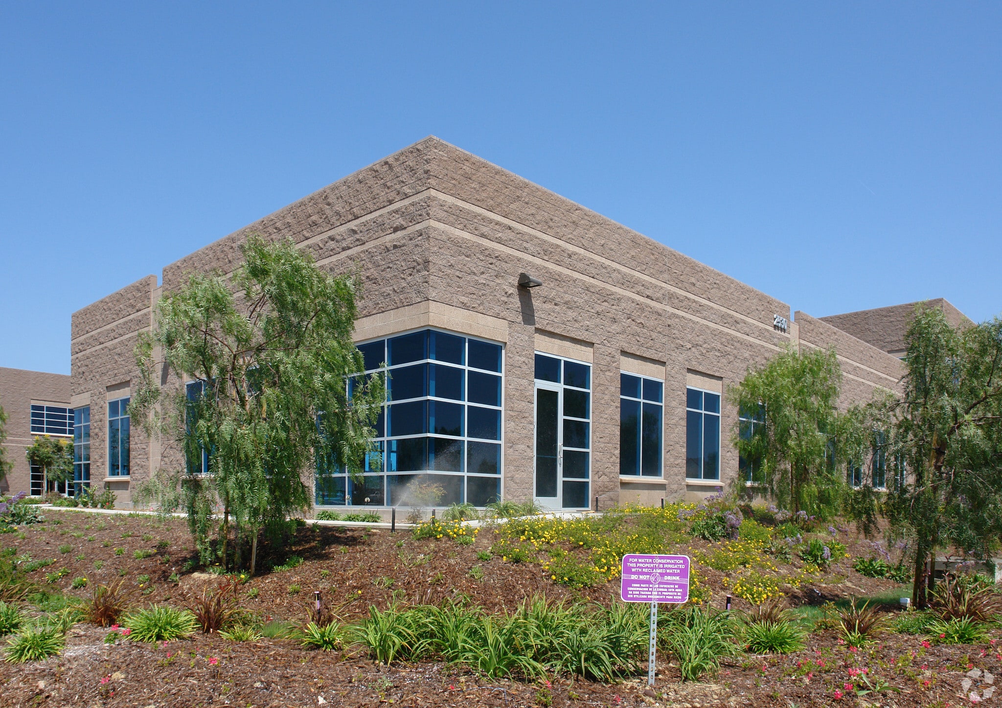 2540-2546 Gateway Rd, Carlsbad, CA à louer Photo de l’immeuble– Image 1 sur 65