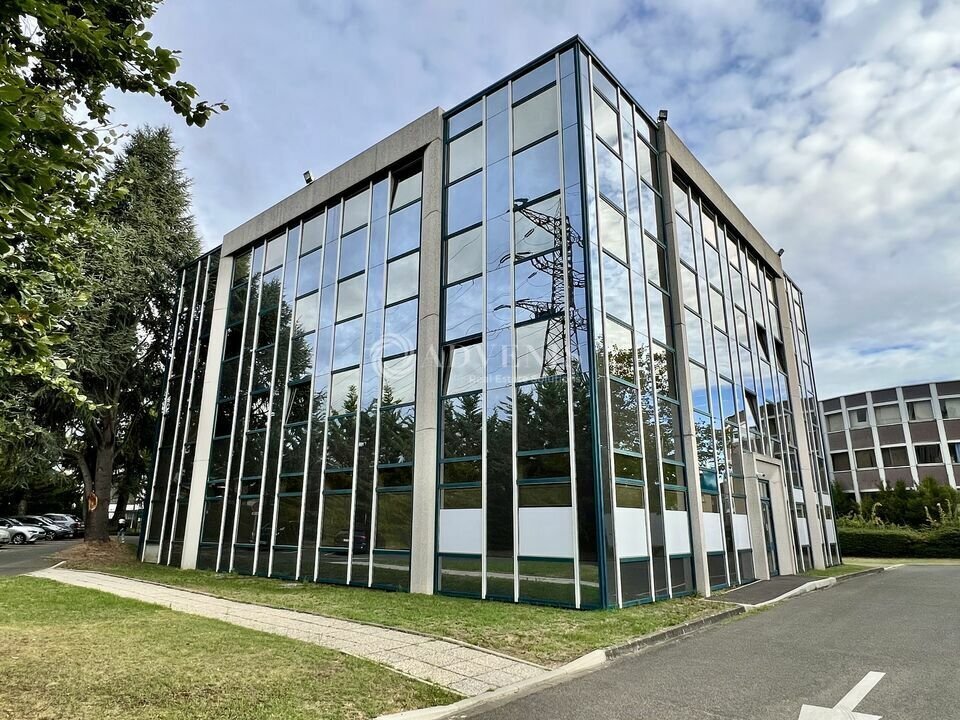 Local commercial dans Pontoise à louer Photo de l’immeuble– Image 1 sur 10