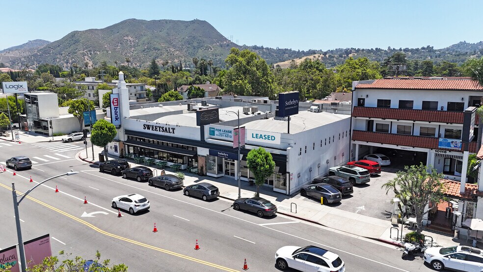 10100-10112 Riverside Dr, Toluca Lake, CA à louer - Photo de l’immeuble – Image 1 sur 11