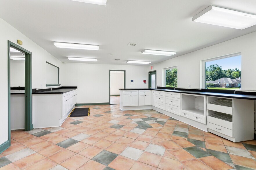 2916 S Lake Blvd, Violet, LA à vendre - Photo intérieure – Image 2 sur 7
