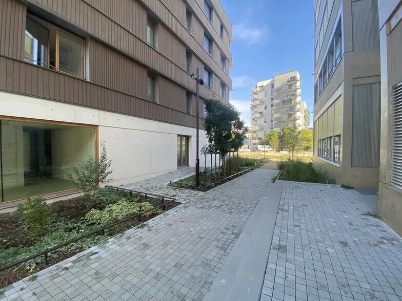 Local commercial dans Nantes à louer - Photo de l’immeuble – Image 3 sur 5