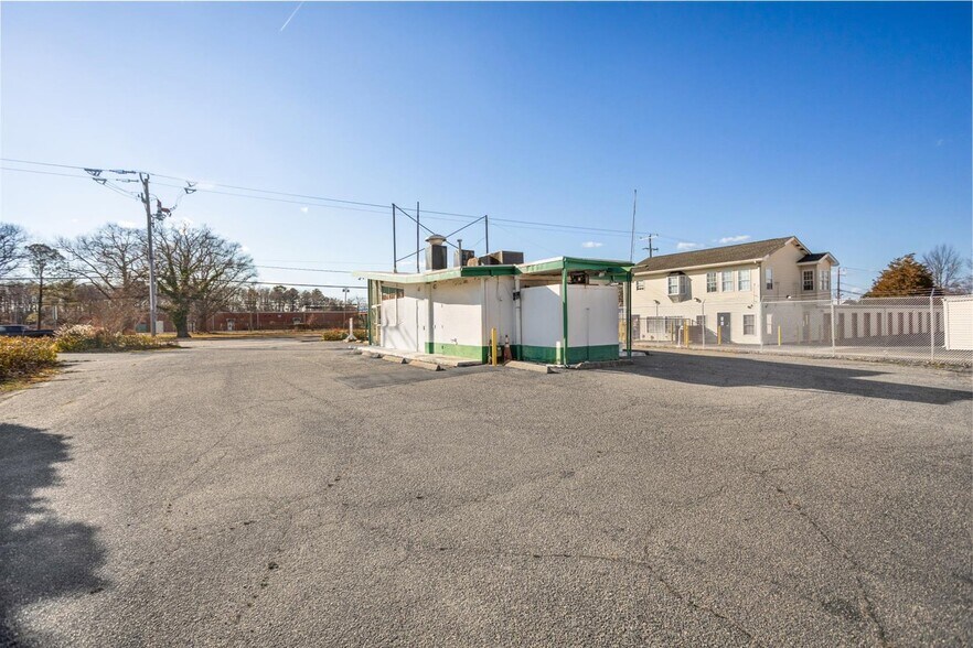 5862 Jefferson Ave, Newport News, VA à vendre - Photo de l’immeuble – Image 2 sur 27