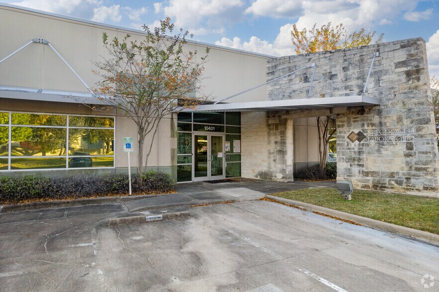 10401 Town Park Dr, Houston, TX à louer - Photo de l’immeuble – Image 2 sur 25