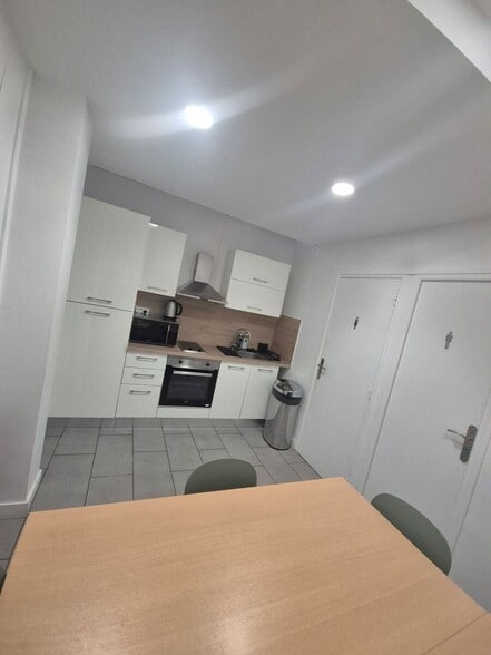 Rue Jean Mermoz, Marseille à louer - Photo de l’immeuble – Image 3 sur 6