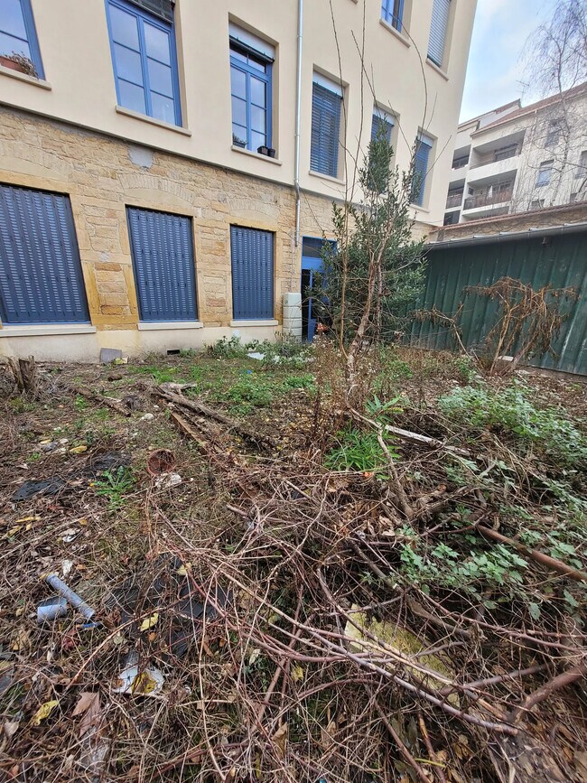 Plus de détails pour Local commercial à louer