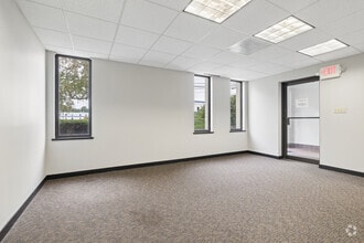 58 Concord St, North Reading, MA à louer Hall d’entrée– Image 2 sur 21