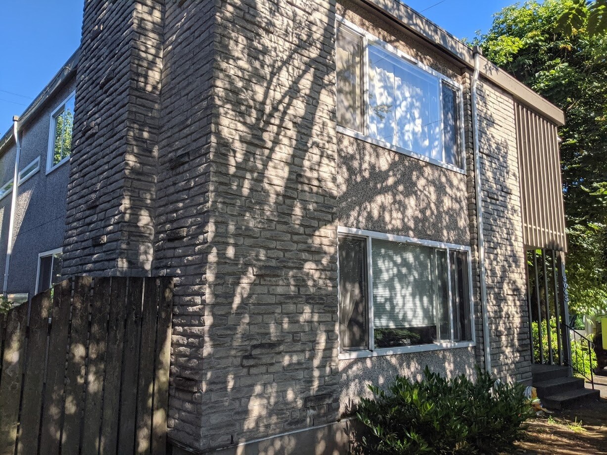 5045 11th Ave NE, Seattle, WA à vendre Photo principale– Image 1 sur 9