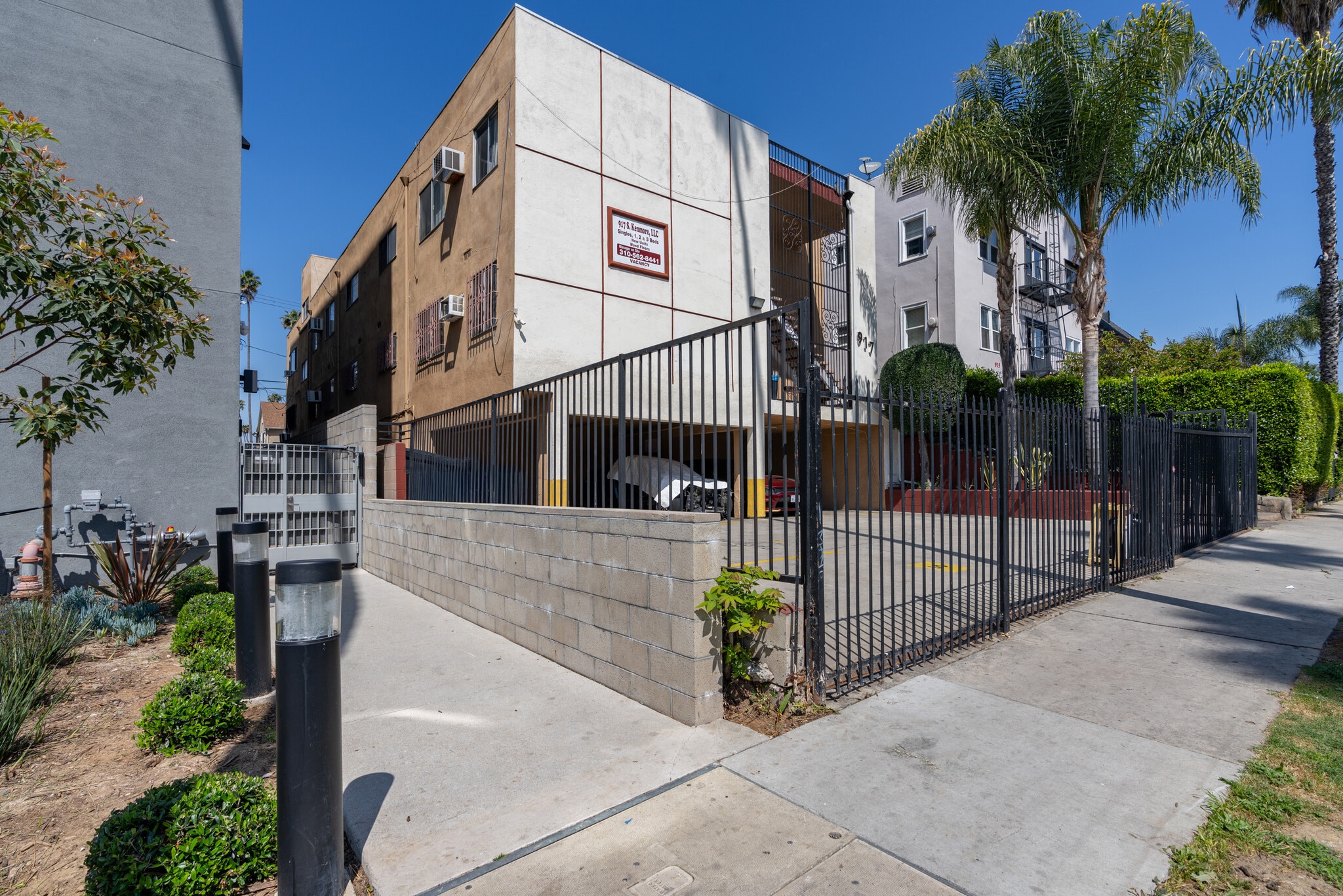 917 S Kenmore Ave, Los Angeles, CA à vendre Photo de l’immeuble– Image 1 sur 9