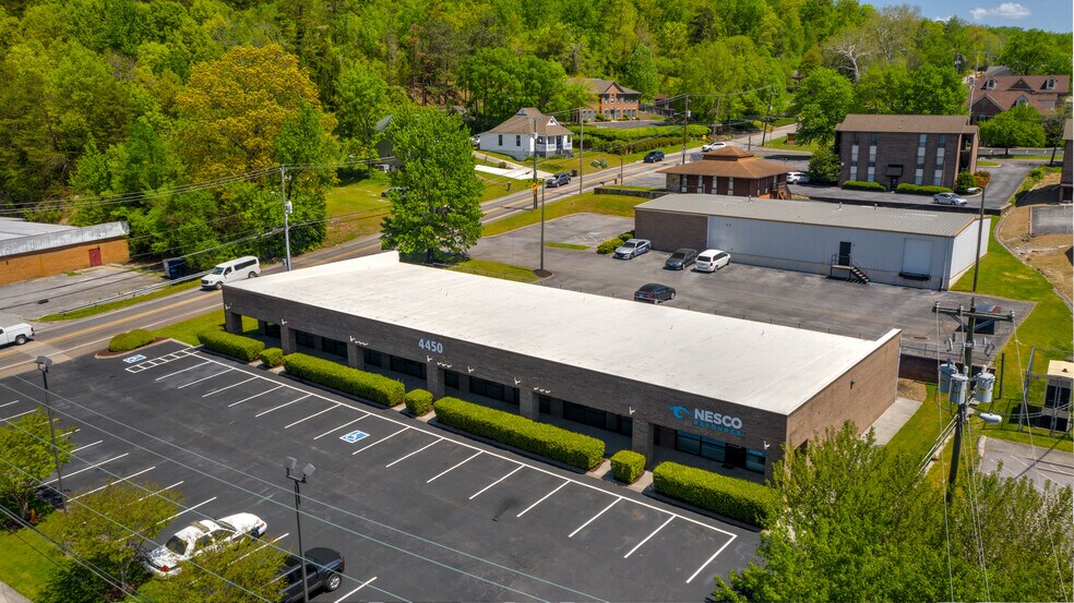4450 Walker Blvd, Knoxville, TN à louer - Photo de l’immeuble – Image 1 sur 3