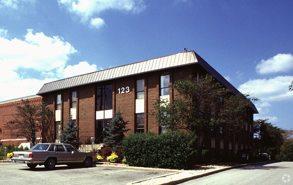 123 E Lake St, Bloomingdale, IL à louer Photo principale– Image 1 sur 10