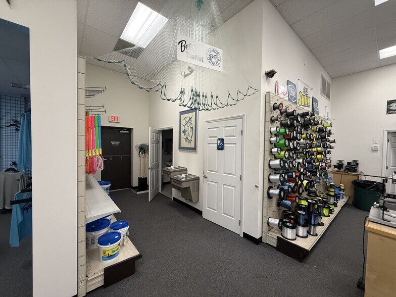 215 Old Eastwood Rd, Wilmington, NC à louer - Photo de l’immeuble – Image 3 sur 16