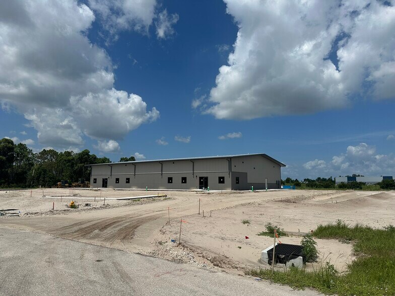 28315 Woodlawn, Punta Gorda, FL à louer - Photo de l’immeuble – Image 2 sur 3