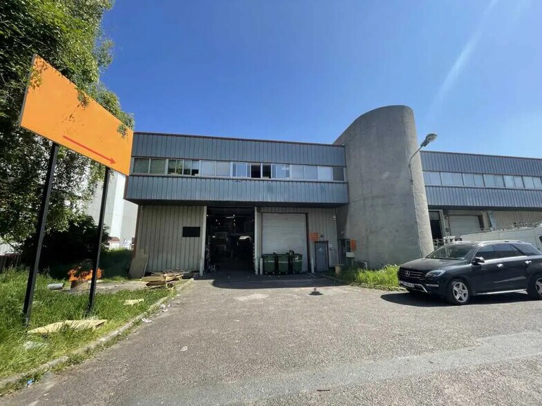 Local d’activités dans Bobigny à louer - Photo de l’immeuble – Image 1 sur 4