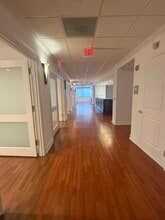 400 Arthur Godfrey Rd, Miami Beach, FL à louer Photo intérieure– Image 2 sur 6