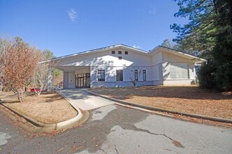 1922 K M Wicker Memorial Dr, Sanford, NC à louer Photo de l’immeuble– Image 1 sur 29
