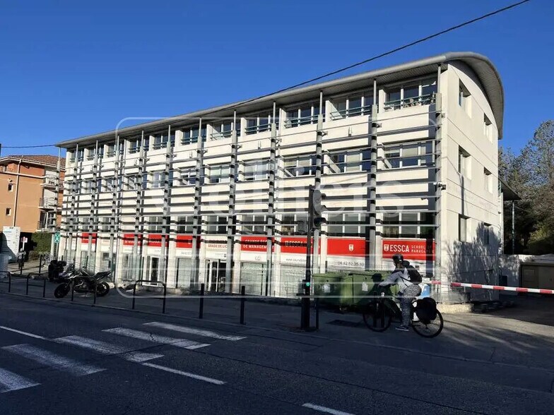 350 Avenue Du Club Hippique, Aix-en-Provence à louer - Photo de l’immeuble – Image 1 sur 11