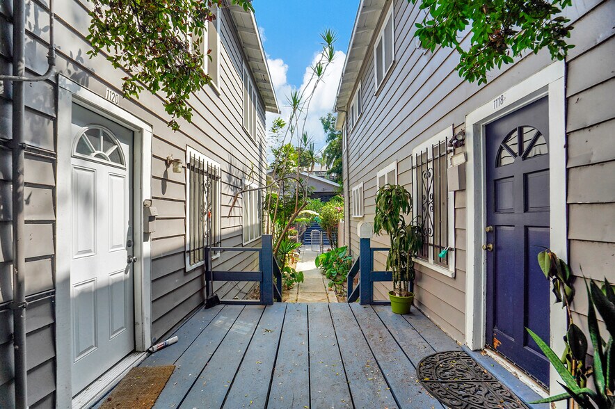 1118-1120 1/2 Sanborn Ave, Los Angeles, CA à vendre - Photo de l’immeuble – Image 3 sur 24