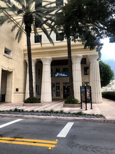 290 Aragon Ave, Coral Gables, FL à louer - Photo de l’immeuble – Image 3 sur 9
