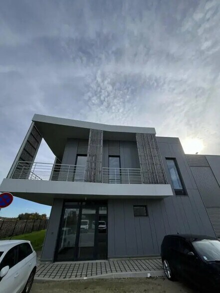 Local d'activités dans Chanteloup-en-Brie à vendre - Photo de l’immeuble – Image 1 sur 8