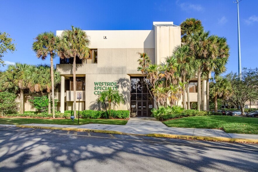 350 N Pine Island Rd, Plantation, FL à louer - Photo de l’immeuble – Image 2 sur 41