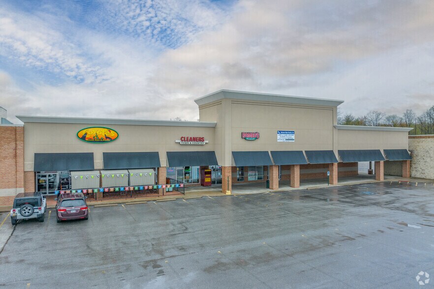 8535 Tanglewood Sq, Chagrin Falls, OH à louer - Photo de l’immeuble – Image 3 sur 9