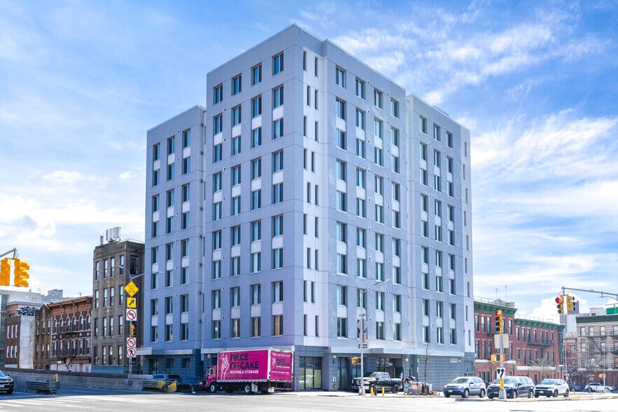1860 Eastern Pky, Brooklyn, NY à louer - Photo de l’immeuble – Image 3 sur 5