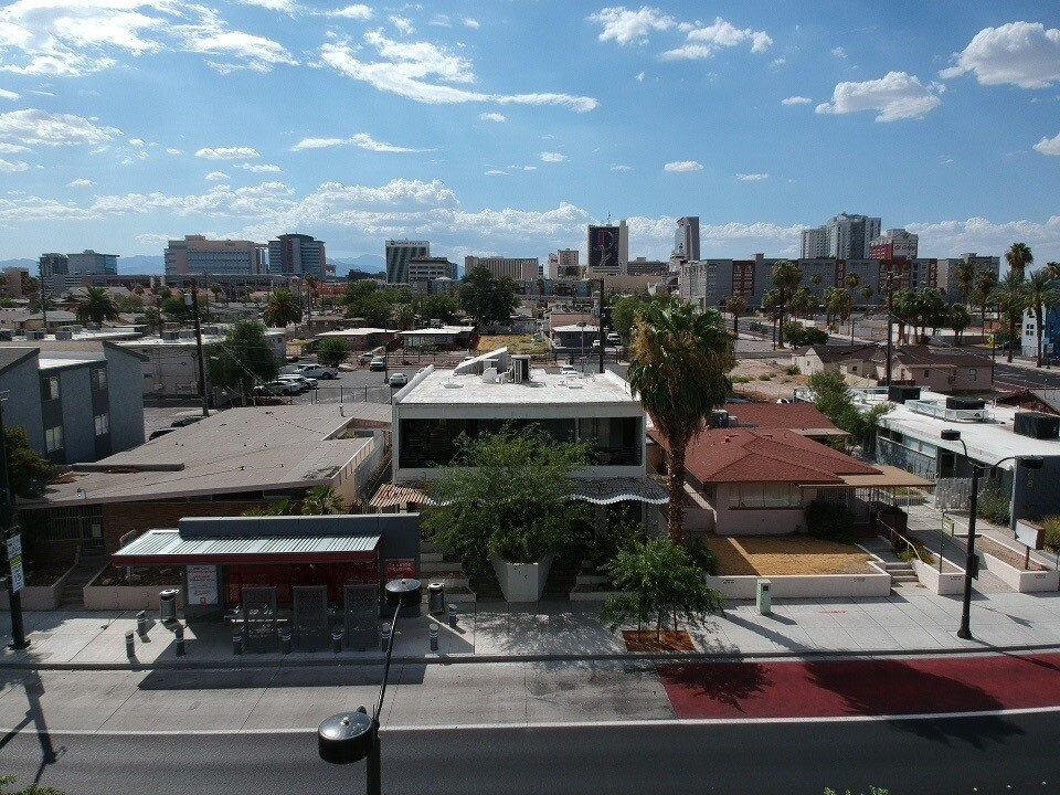 214 S Maryland Pky, Las Vegas, NV à vendre Aérien– Image 1 sur 23