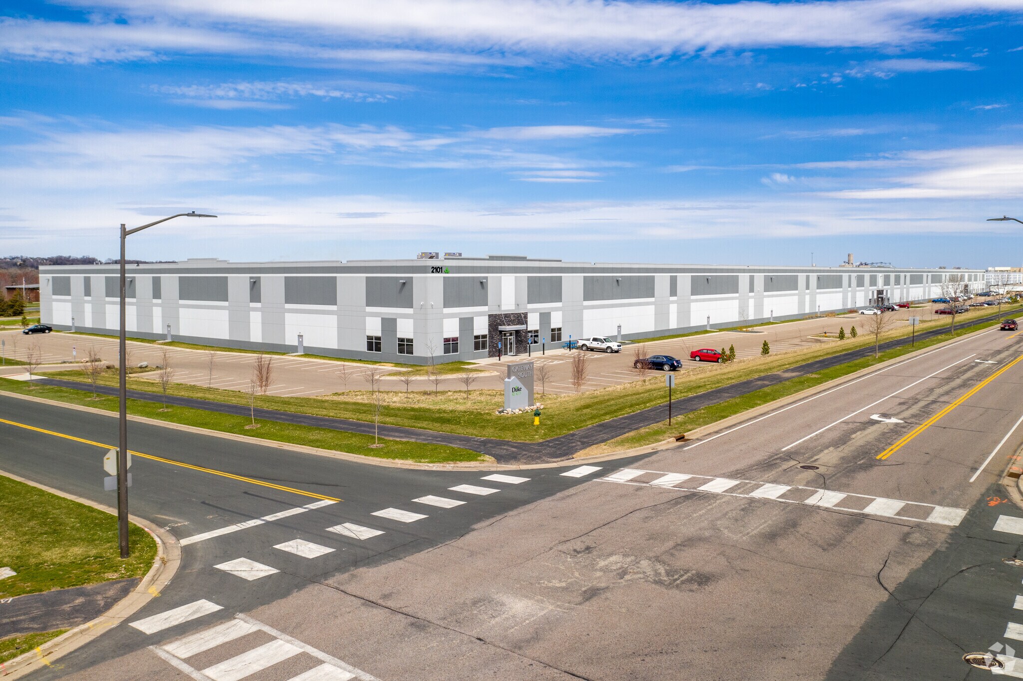 2101 4th Ave E, Shakopee, MN à louer Photo principale– Image 1 sur 6