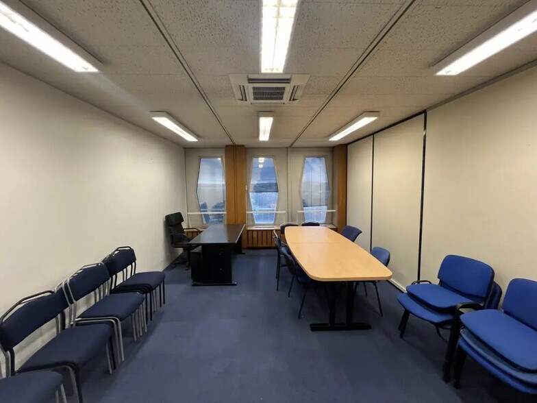 Bureau dans Thiais à vendre - Photo de l’immeuble – Image 2 sur 11