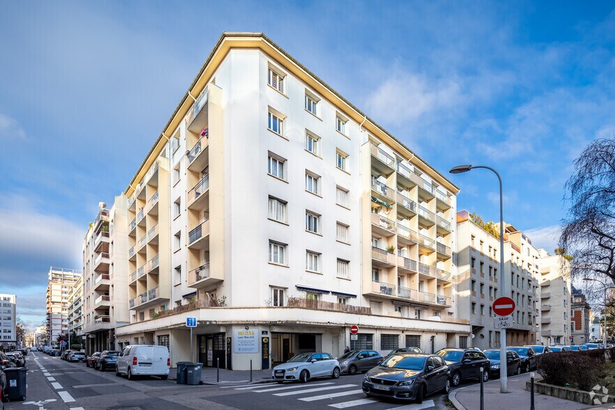 Immeuble residentiel dans Lyon à vendre - Photo principale – Image 1 sur 4