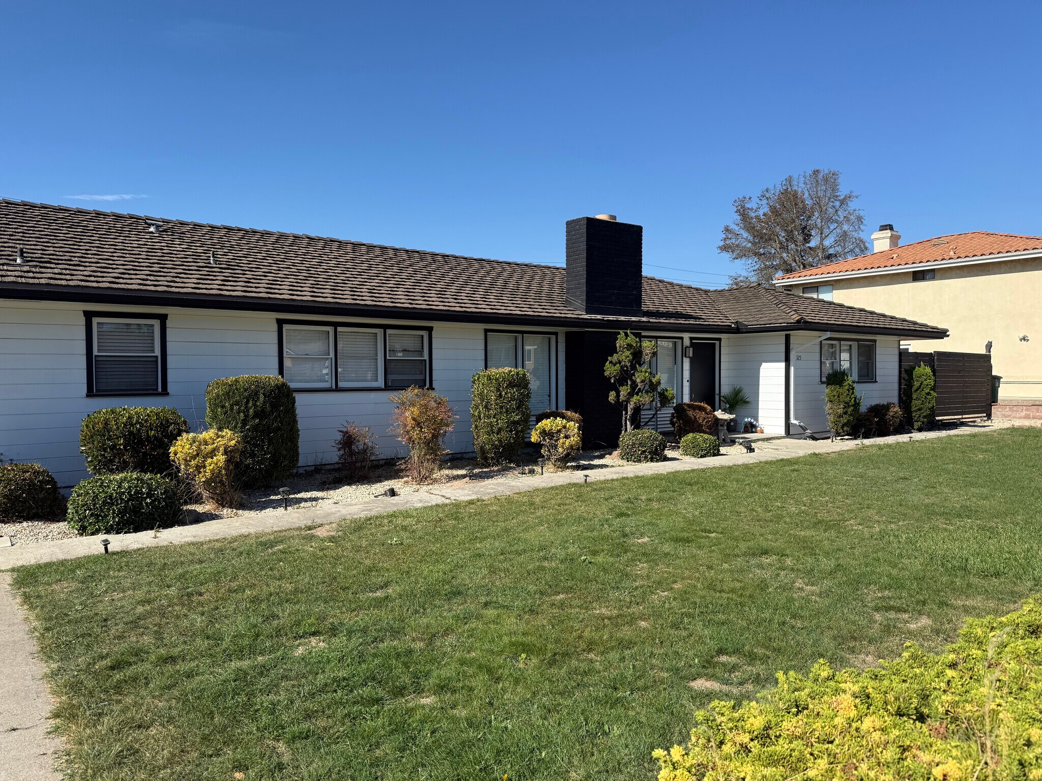 325 Harsin Ln, Santa Maria, CA à vendre Photo de l’immeuble– Image 1 sur 5