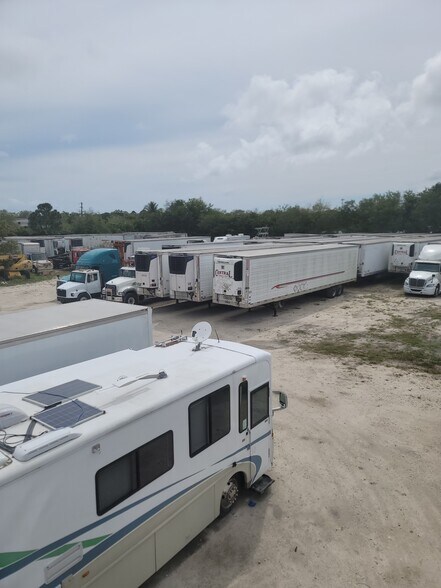 2801 Industrial Avenue 3, Fort Pierce, FL à vendre - Photo de l’immeuble – Image 3 sur 5