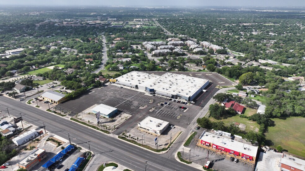1327-1331 Bandera Rd, San Antonio, TX à louer - Photo de l’immeuble – Image 3 sur 8