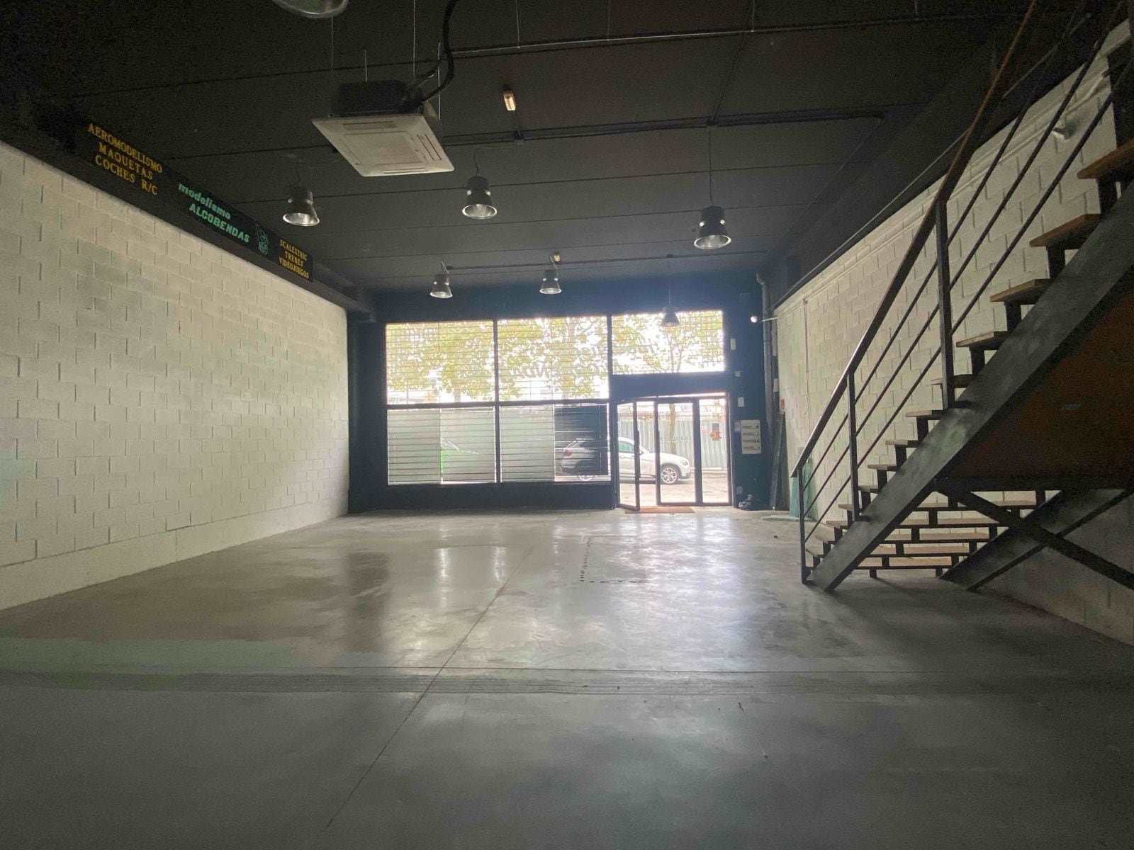 Local commercial dans San Sebastián de los Reyes, Madrid à louer Photo intérieure– Image 1 sur 9