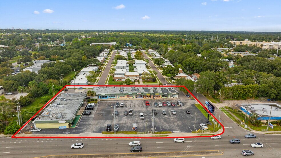 1300 E Bay Dr, Largo, FL à vendre - Photo de l’immeuble – Image 2 sur 11