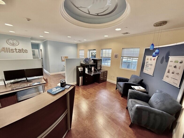 469 W Putnam Ave, Greenwich, CT à louer - Photo de l’immeuble – Image 1 sur 15