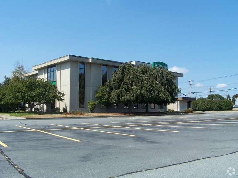 4 Plaza Way, Fairhaven, MA à louer - Photo principale – Image 1 sur 100