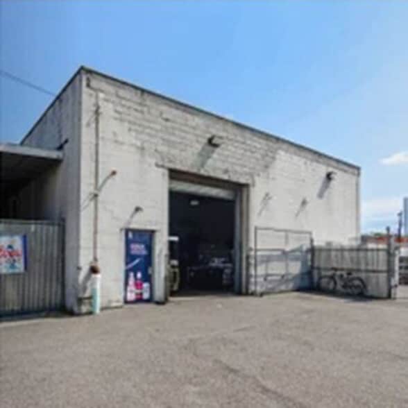 926 Nassau Rd, Uniondale, NY à vendre - Photo de l’immeuble – Image 3 sur 7