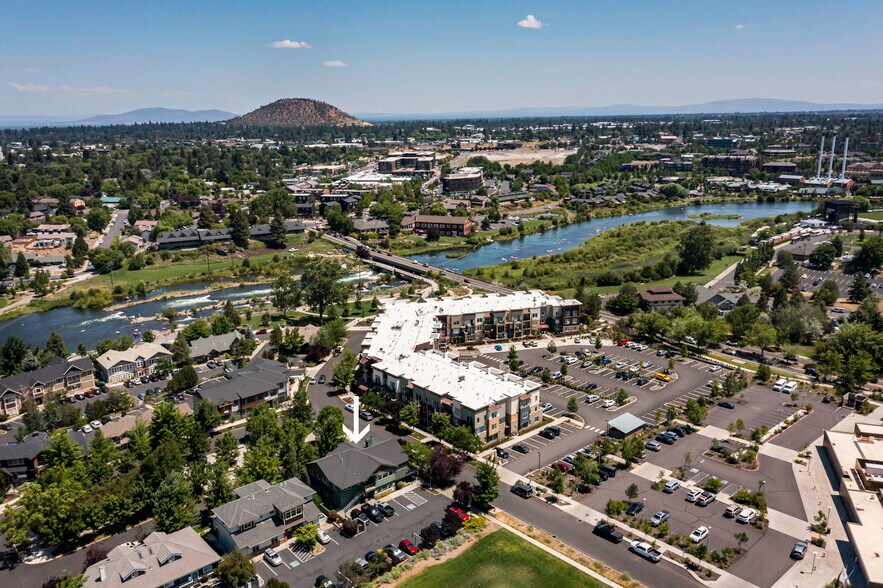 796 SW Bradbury Way, Bend, OR à louer - Photo principale – Image 1 sur 36
