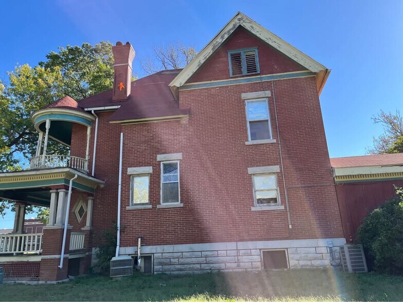 419 W Locust St, Independence, KS à vendre - Photo de l’immeuble – Image 3 sur 7