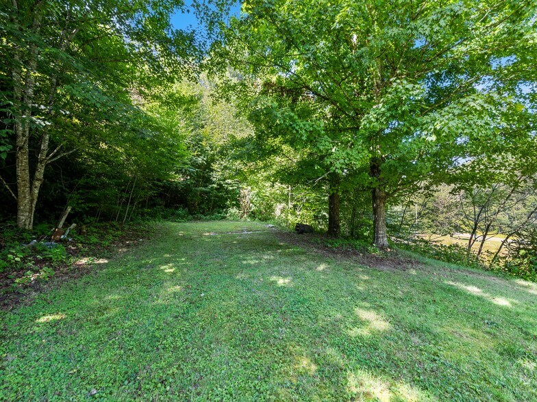 4 & 20 Plott Balsam rd, Maggie Valley, NC à vendre - Photo de l’immeuble – Image 3 sur 5