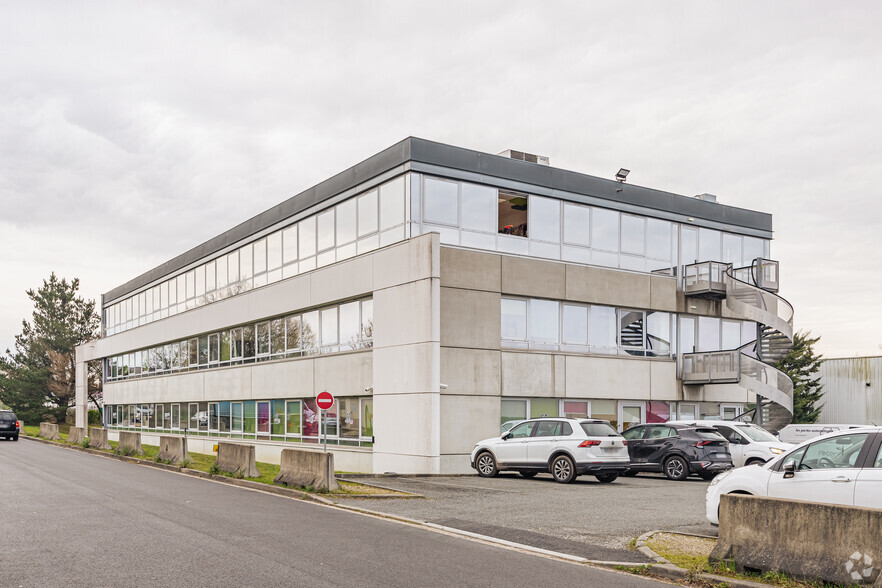 Bureau dans Lormont à louer - Photo principale – Image 1 sur 2