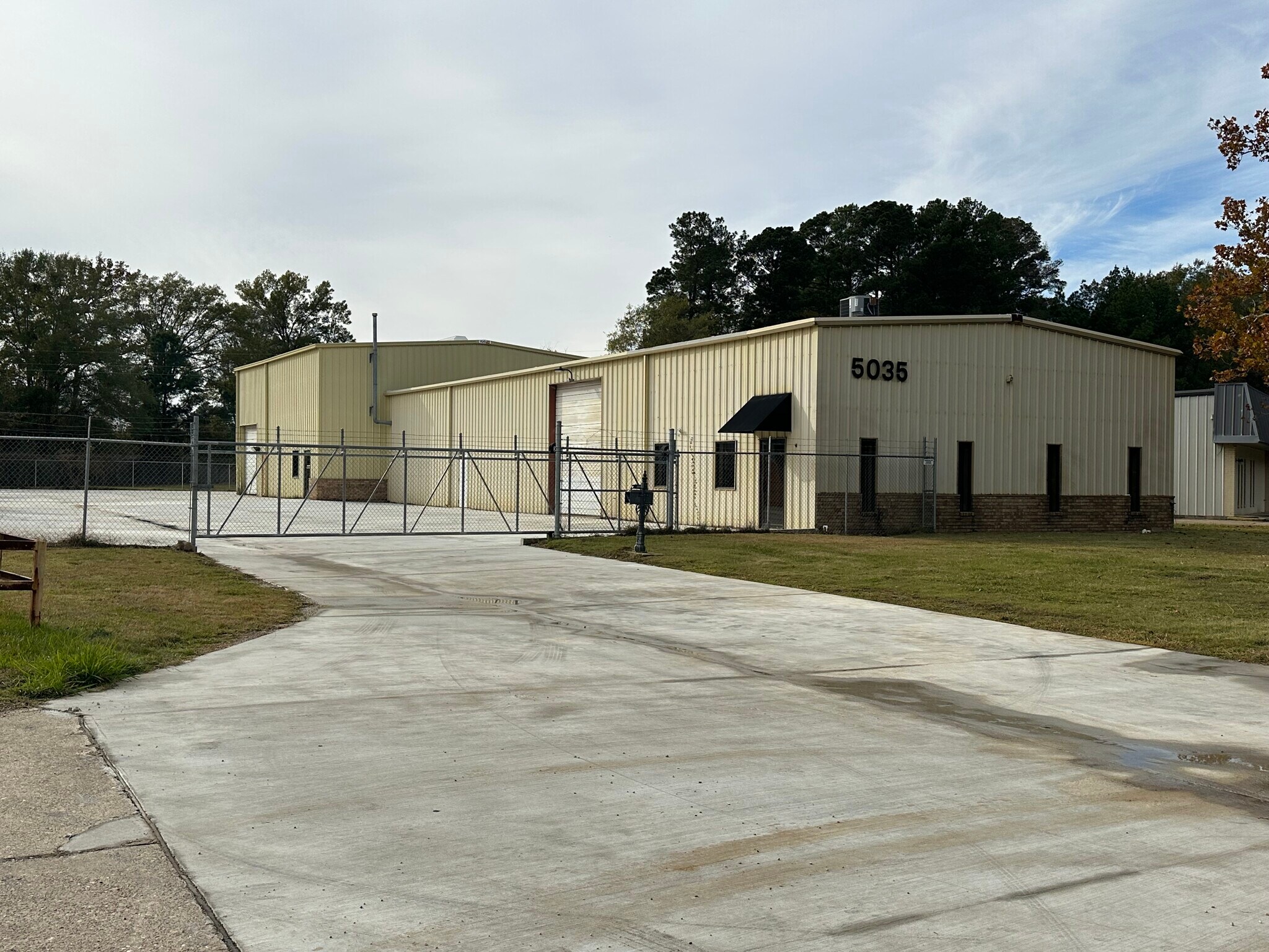 5035 Flournoy Lucas Rd, Shreveport, LA à louer Photo de l’immeuble– Image 1 sur 7