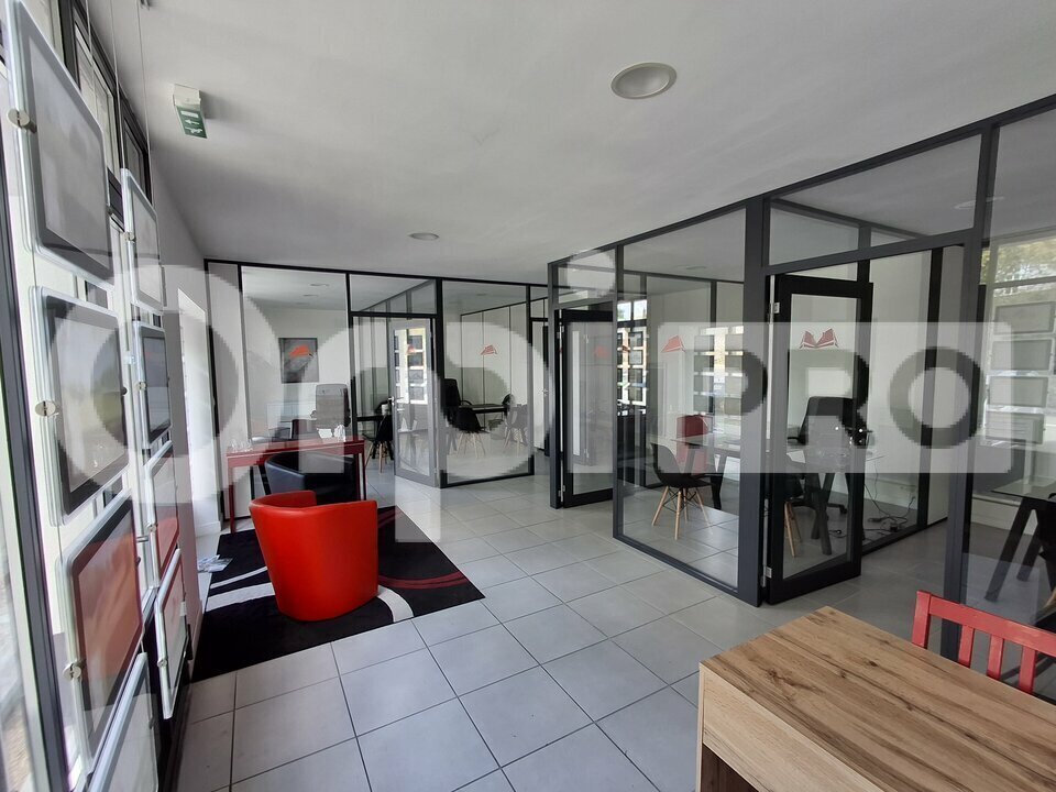 Local commercial dans Guérande à louer Photo de l’immeuble– Image 1 sur 7