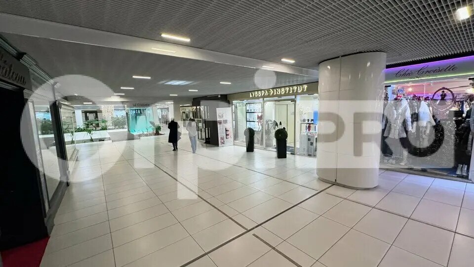 Local commercial dans Cannes à vendre - Photo de l’immeuble – Image 2 sur 4