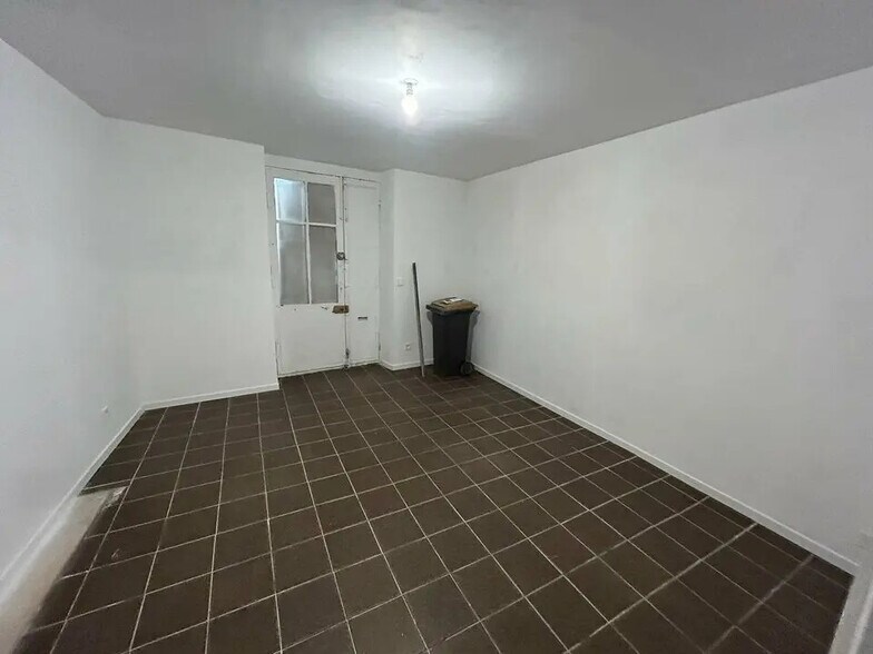 Local d'activités dans Cavaillon à vendre - Photo de l’immeuble – Image 2 sur 12